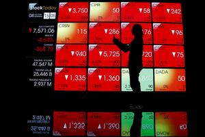 IHSG ditutup turun 4,57 persen ke level 7.577,06