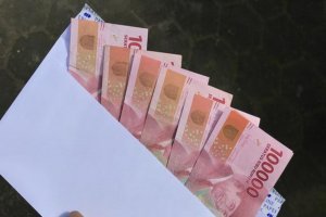 Pantun Minta THR Lebaran yang Lucu