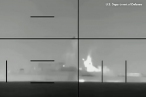 Kapal perang Iran IRIS Dena ditenggelamkan kapal selam Angkatan Laut AS. Foto: Reuters