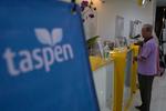 Uji petik layanan pembayaran THR Taspen di Makassar
