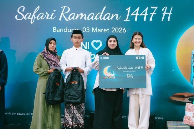 BNI berbagi kebahagiaan Ramadan melalui program Safari Ramadan 2026 dengan menyalurkan paket pangan dan santunan bagi anak yatim serta masyarakat kurang mampu di berbagai kota di Indonesia.