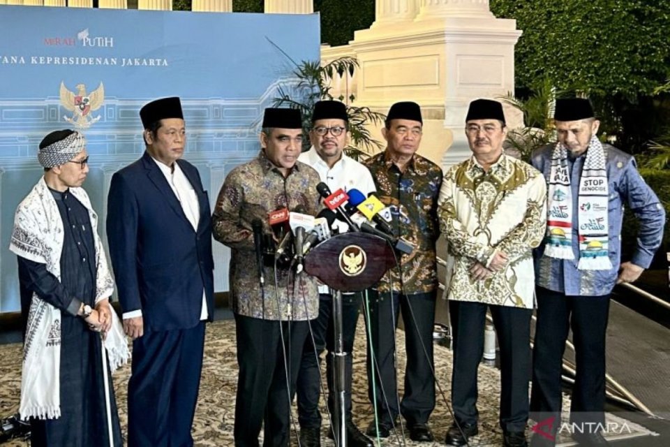 Ketua MPR Ahmad Muzani dan beberapa ulama di Istana Negara, Kamis (5/3) board of peace