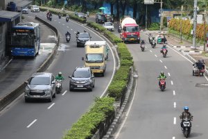 Penampakan Jalan Rasuna Said Kuningan Usai Tiang Monorel Dibongkar (Foto: Katadata/Fauza Syahputra)