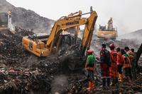 Pencarian korban longsor di TPST Bantargebang