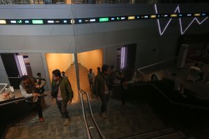 IHSG ditutup melemah 3,27% ke 7.337 (Foto: Katadata/Fauza Syahputra)