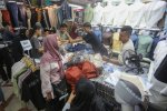 Menjelang Lebaran, Pasar Tanah Abang Mulai Dipadati oleh Pembeli (Foto: Katadata/Fauza Syahputra)