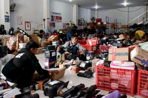 Jasa pengiriman paket melalui kurir meningkat