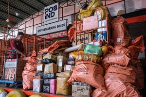 Jumlah pengiriman paket pos naik jelang Lebaran