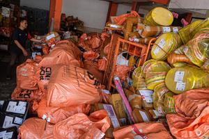 Jumlah pengiriman paket pos naik jelang Lebaran