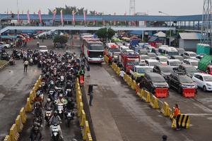 Pelabuhan Gilimanuk padat