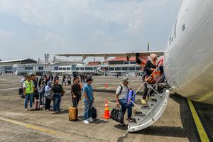 Arus mudik H-3 di Bandara Husein Sastranegara