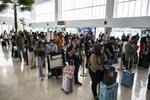 Trafik penumpang angkutan Lebaran di Bandara Ahmad Yani