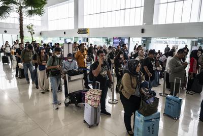 Trafik penumpang angkutan Lebaran di Bandara Ahmad Yani