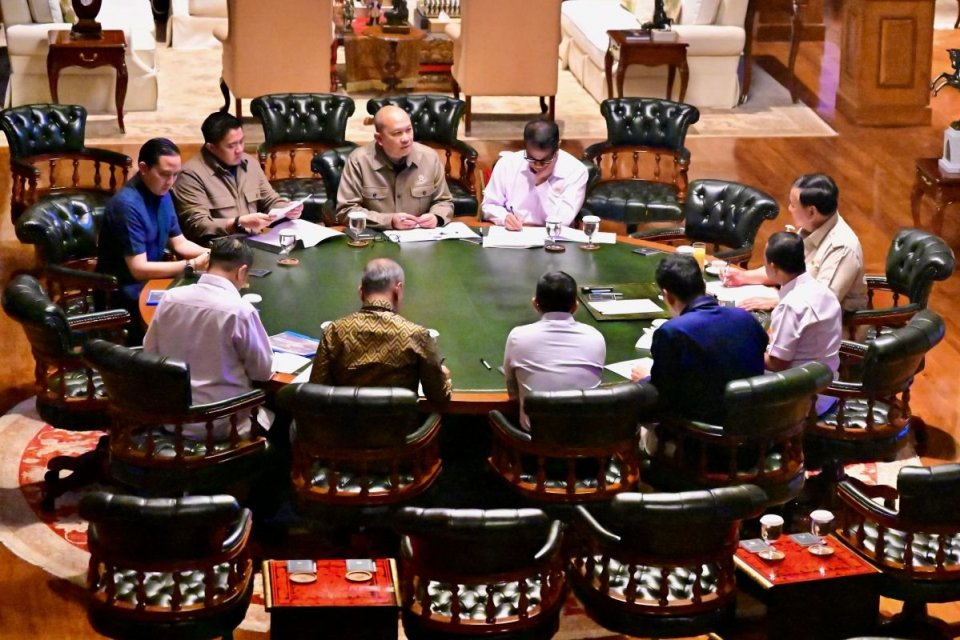 Presiden Prabowo Subianto bersama jajaran menteri Kabinet Merah Putih di Hambalang, Rabu (25/3)