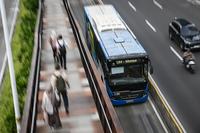Transjakarta berlakukan tarif Rp12