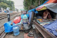 Pemerintah akan Bangun Hunian Layak bagi Warga Bantaran Rel Senen (Foto: Katadata/Fauza Syahputra)
