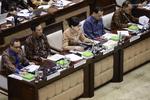 Raker Komisi XI DPR dengan OJK