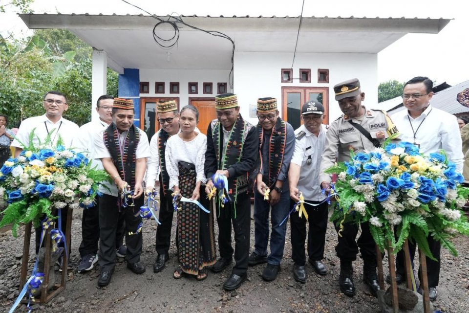 TASPEN Group gelar Program Bedah Rumah Gratis di Manggarai, Nusa Tenggara Timur (NTT), Rabu (1/4)