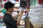 Harga Plastik Meroket Imbas Konflik di Timur Tengah (Foto: Katadata/Fauza Syahputra)