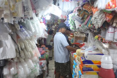 Harga Plastik Meroket Imbas Konflik di Timur Tengah (Foto: Katadata/Fauza Syahputra)
