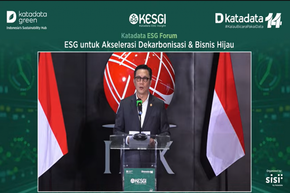 Plt Direktur Utama Bursa Efek Indonesia (BEI) Jeffrey Hendrik mengungkapkan perkembangan transaksi Green Sustainability and Social Bonds (GSS Bonds) dalam Katadata ESG Forum: ESG untuk Akselerasi Dekarbonisasi dan Bisnis Hijau Indonesia, di Gedung BEI Jak