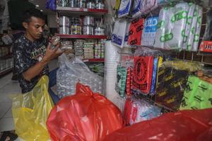 Harga produk berbahan plastik naik di Ternate