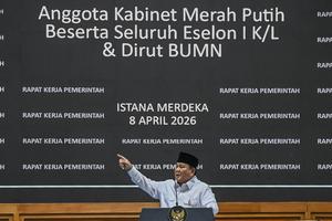 Presiden Prabowo beri taklimat saat pimpin rapat kerja