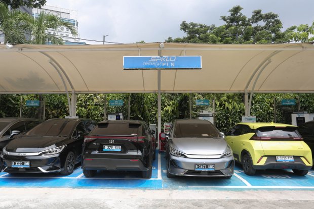 Airlangga: Insentif Kendaraan Listrik untuk Program Mobil dan Motor Nasional