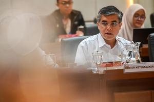 Raker Komisi IX DPR dengan Menaker