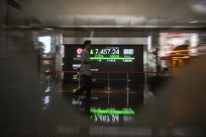 IHSG naik pada hari pertama penerapan WFH bagi ASN