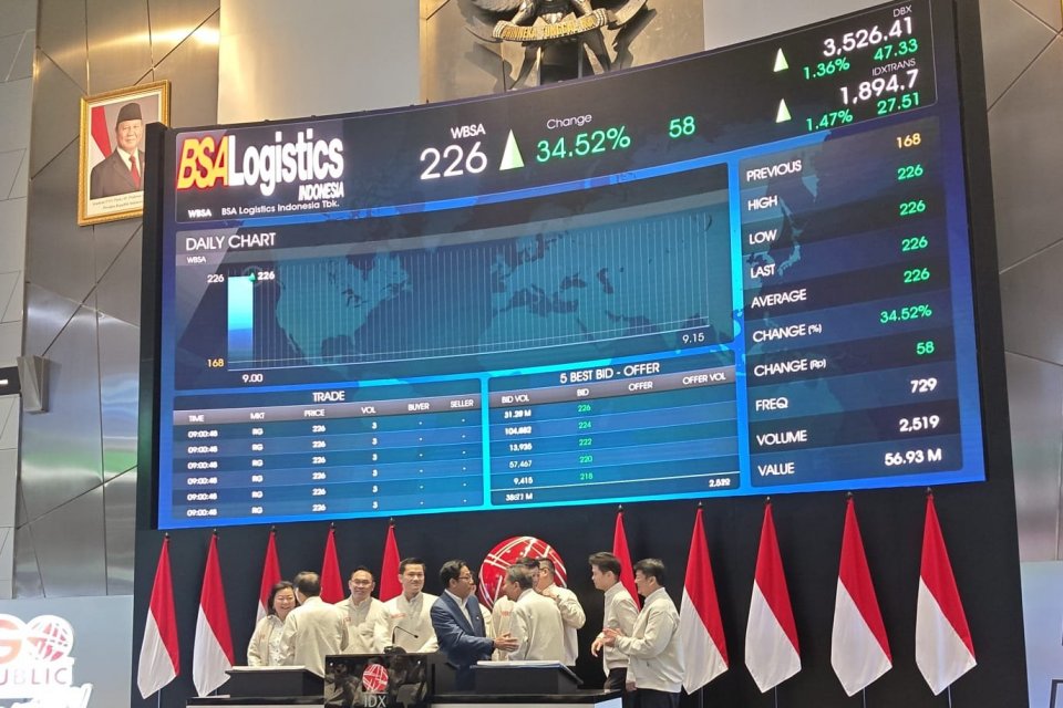 Emiten penyedia jasa logistik, PT BSA Logistics Indonesia Tbk, resmi melantai di Bursa Efek Indonesia (BEI), Jakarta, dengan kode emiten WBSA, Jumat (10/4).