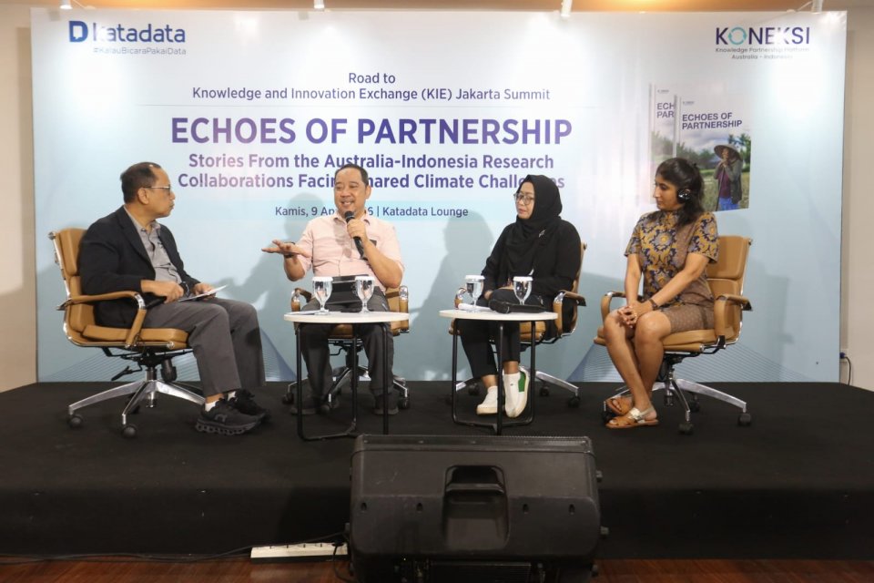 Peluncuran buku Echoes of Partnership di Katadata Lounge, Kamis (9/4). Foto: Fauza/Katadata.
