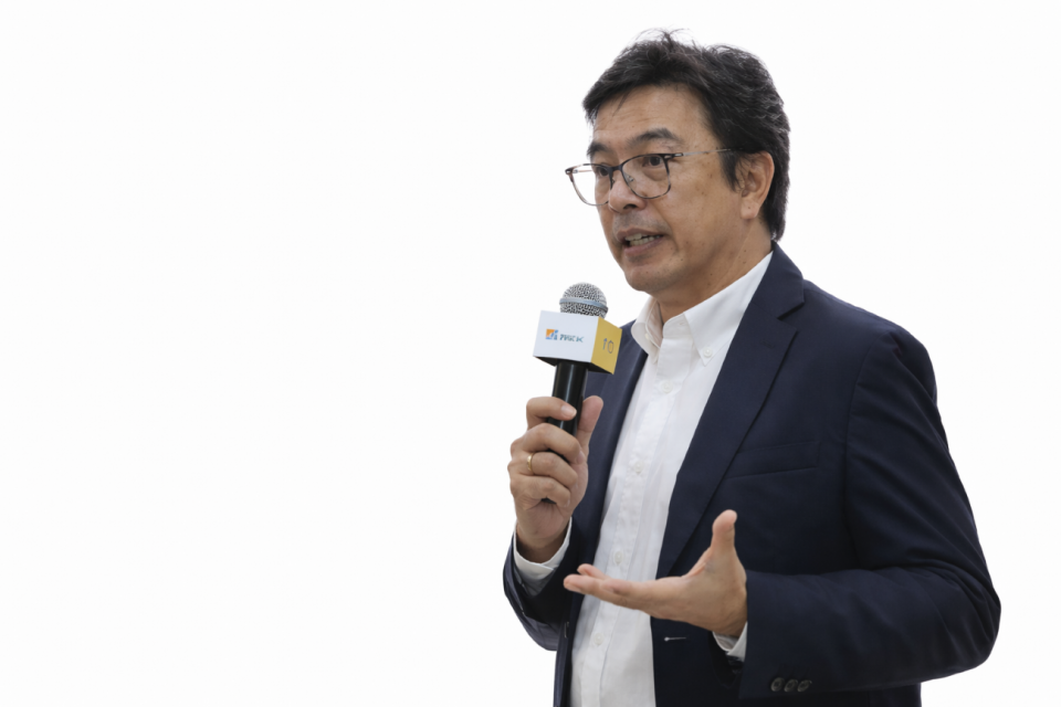 Andri Pratiwa, Shell Indonesia