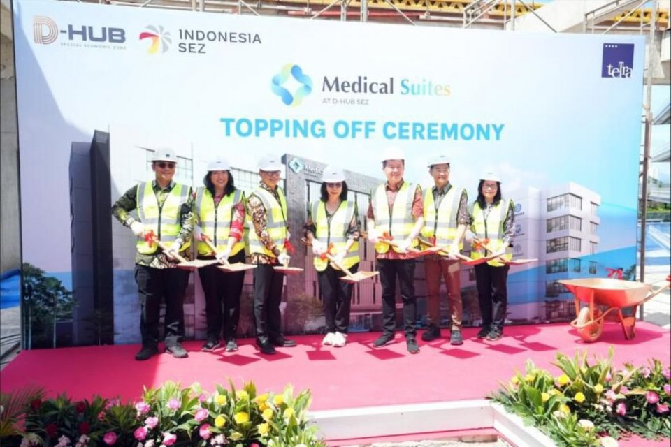 Medical Suites Topping Off Ceremony