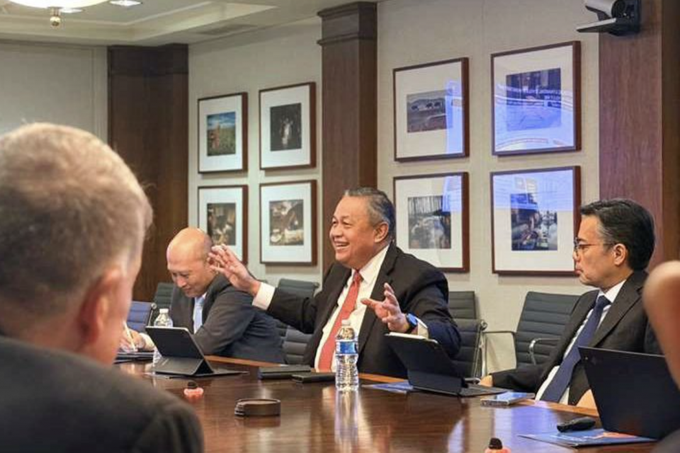 Perry, Bi, investor global