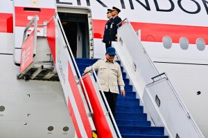 Presiden Prabowo tiba di Bandara Halim Perdanakusuma, Jakarta, Rabu (15/4). 