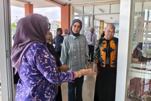 Kepala Sekolah SRT 7 Probolinggo Susilowati, Plt. Direktur Ekosistem Media Farida Dewi Maharani, dan Kepala Dinas Sosial, Pemberdayaan Perempuan, dan 