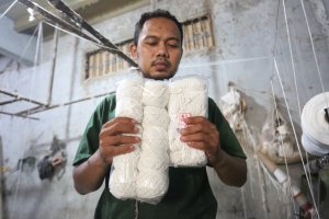 Harga Bahan Baku Tekstil Melonjak (Foto: Katadata/Fauza Syahputra)