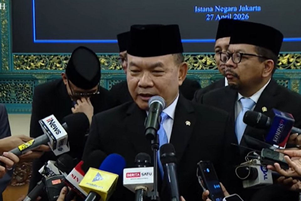 Kepala Staf Kepresidenan Jenderal (Purn.) Dudung Abdurachman usai pelantikannya di Istana Negara, Jakarta, Senin (27/4). Foto: Youtube/Sekretariat Presiden