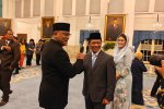 Mohammad Jumhur Hidayat yang menjabat Menteri Lingkungan Hidup dan Hanif Faisol Nurofiq, Wakil Menteri Koordinator Bidang Pangan usai pelantikan di is