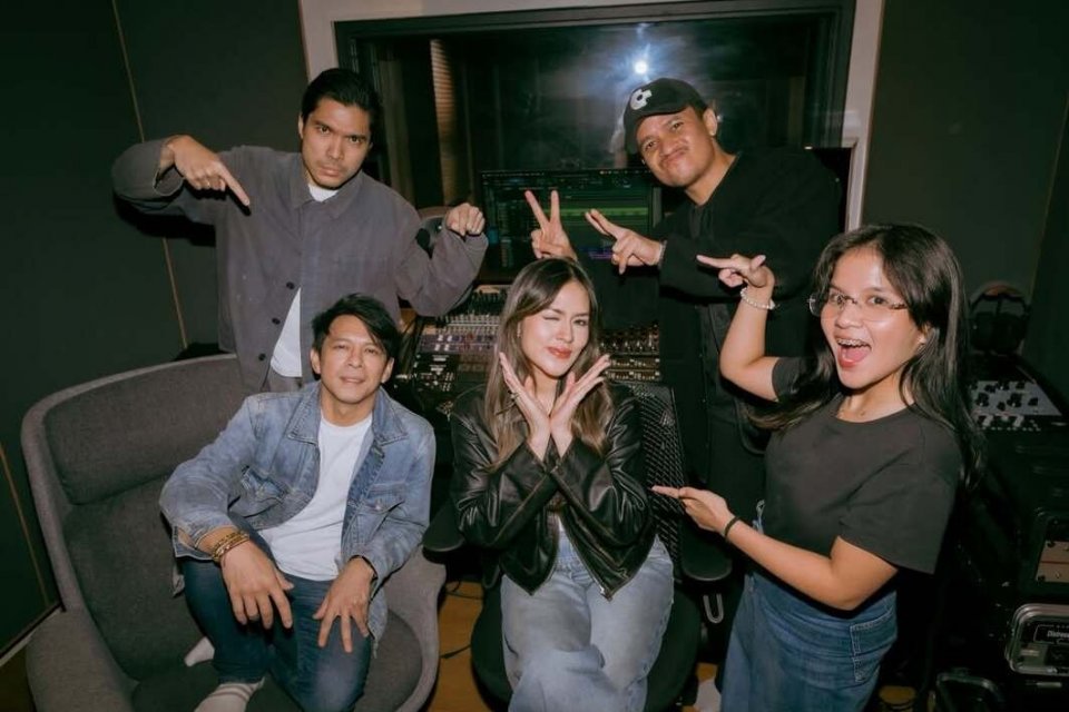 Lirik Lagu Senang Dengar Suaramu Lagi Dilan 1997, Ariel NOAH Ft. Raisa