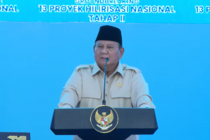 Presiden Prabowo Subianto saat groundbreaking 13 proyek hilirisasi di Cilacap, Jawa Tengah (29/4). 