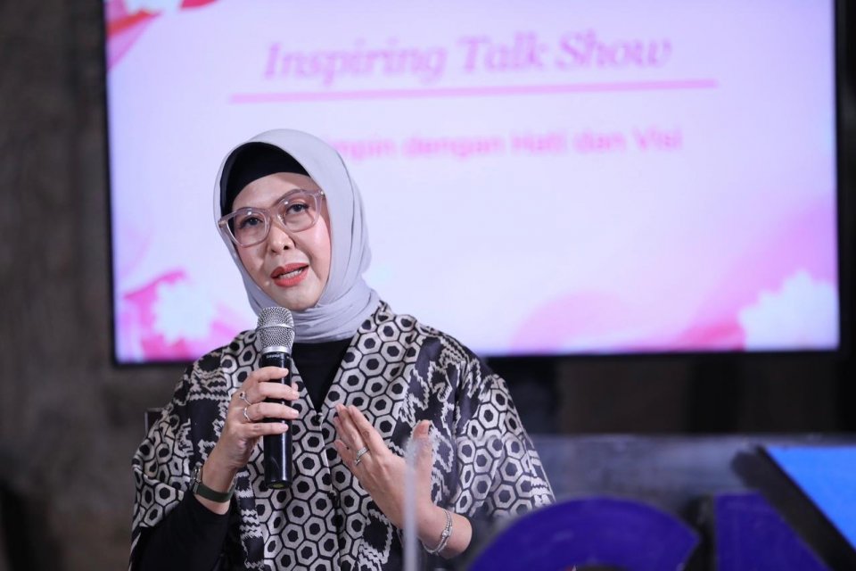 Direktur Human Capital PT Pegadaian Tribuana Tunggadewi meraih penghargaan \'Top Women in Shaping Future Ready Organization\' dalam ajang Top Women Fest CNBC Indonesia 2026.