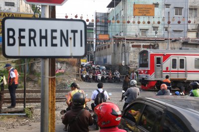 Potret Perlintasan Sebidang yang jadi TKP Taksi Tertemper KRL di Bekasi (Foto: Katadata/Fauza Syahputra)