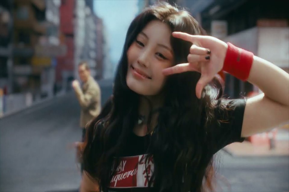 Makna lagu It's Me ILLIT