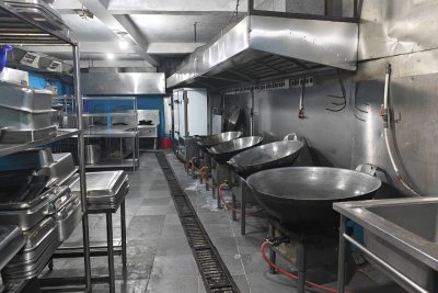 Sebuah dapur di Satuan Pelayanan Pemenuhan Gizi (SPPG) di Senen, Jakarta Pusat. 