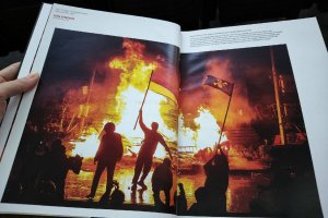 Karya foto Fauza Syahputra dari Katadata berjudul "Demonstrasi Atas Tewasnya Ojol yang Terlindas Rantis Brimob