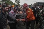 Tim SAR evakuasi jenazah pendaki korban erupsi Gunung Dukono