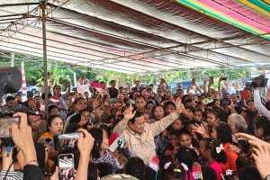 Prabowo Joget Bareng Warga