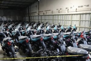 Polda Metro Jaya membongkar dugaan penadahan dan penyelundupan ribuan sepeda motor ilegal di Kemandoran, Kebayoran Lama, Jakarta Selatan.